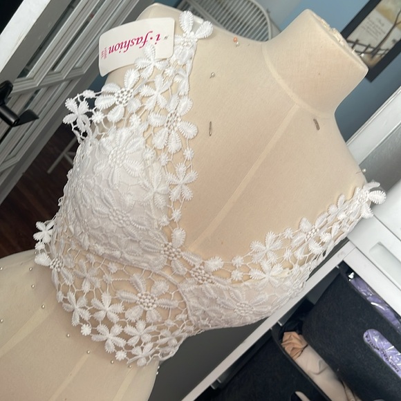 White Top - Picture 2 of 3